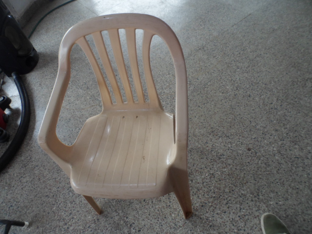 Silla Usado En Buen Estado Color Crema Acc No Tiene
